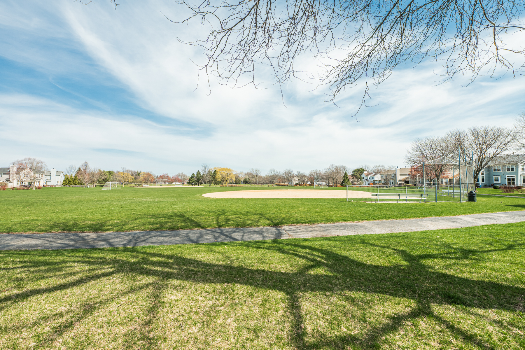  Beautifully Maintained Storybook Home - 物件實景