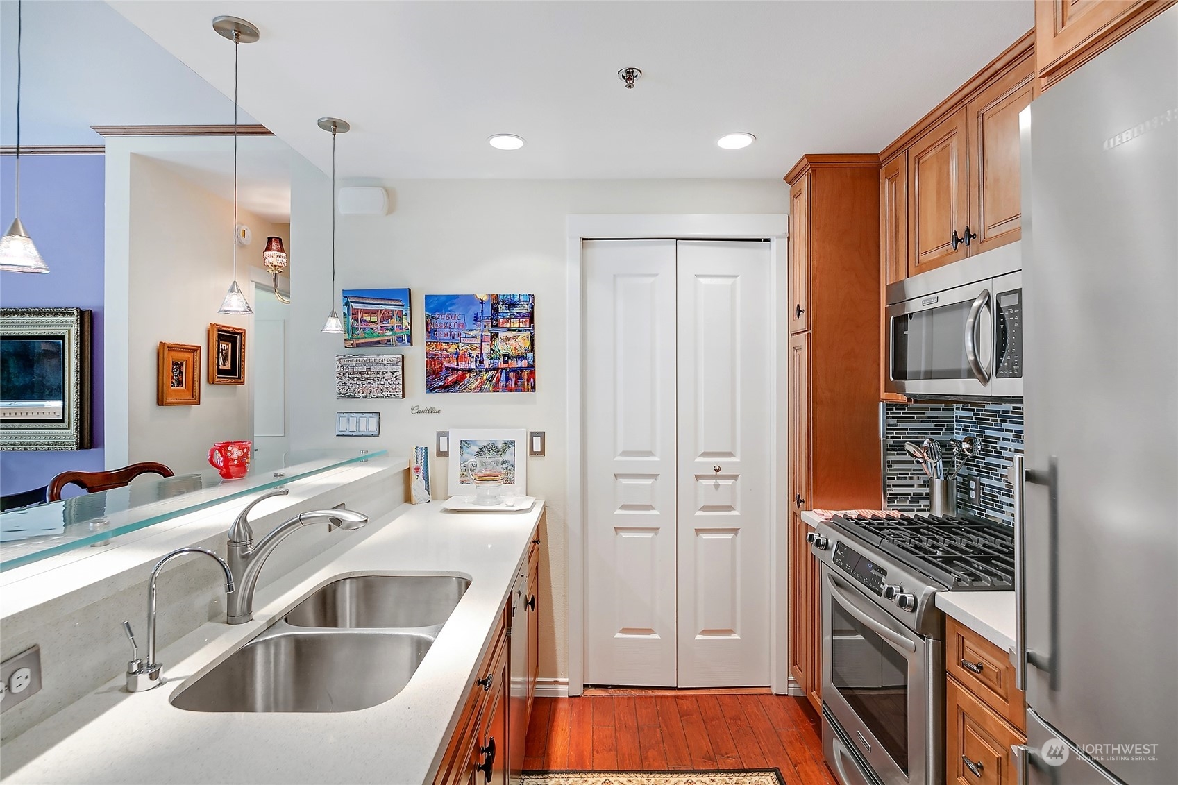 Seattle, Washington, 98121, United States, 1 Bedroom Bedrooms, ,Residential,For Sale,1924097