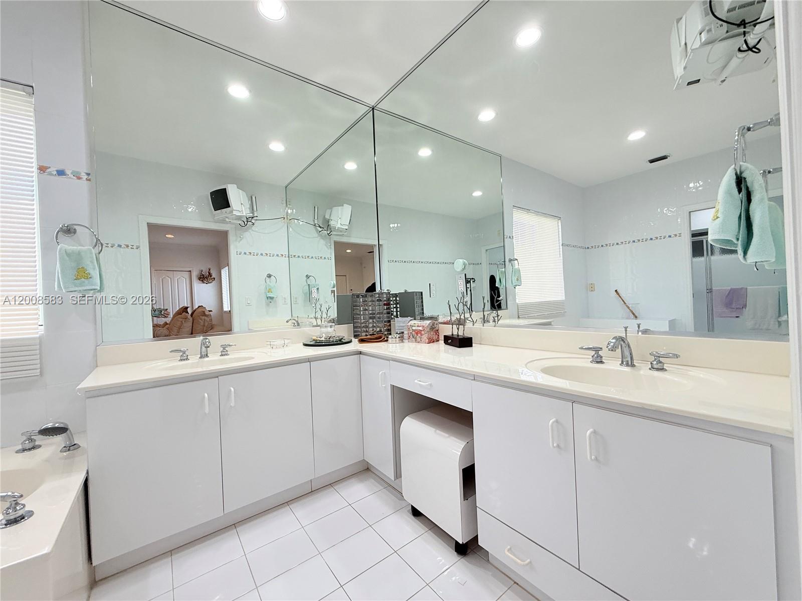 Miami, Florida, 33175, United States, 5 Bedrooms Bedrooms, ,3 BathroomsBathrooms,Residential,For Sale,2040426