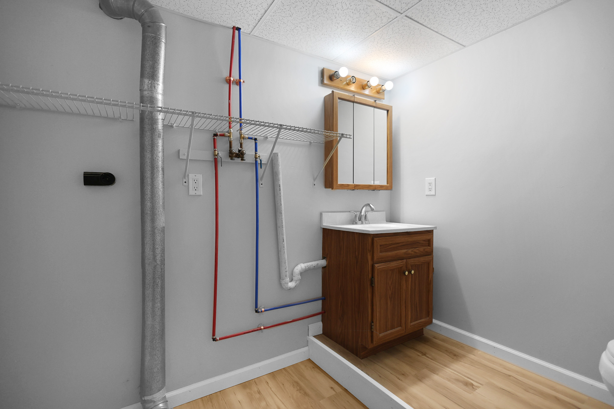 Methuen, Massachusetts, 01844, United States, 3 Bedrooms Bedrooms, ,2 BathroomsBathrooms,Residential,For Sale,2005366