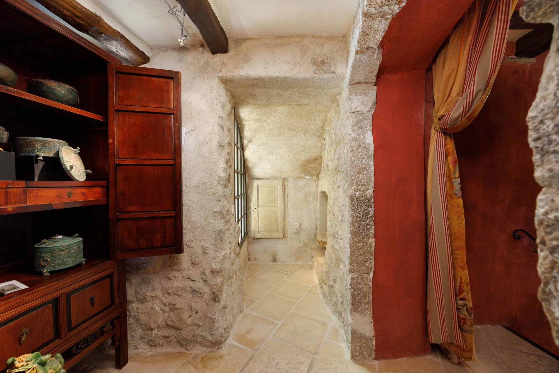 Saint-Paul-de-Vence, Provence-Alpes-Côte d’Azur, 06570, FR, 2 Bedrooms Bedrooms, ,Residential,For Sale,1826709