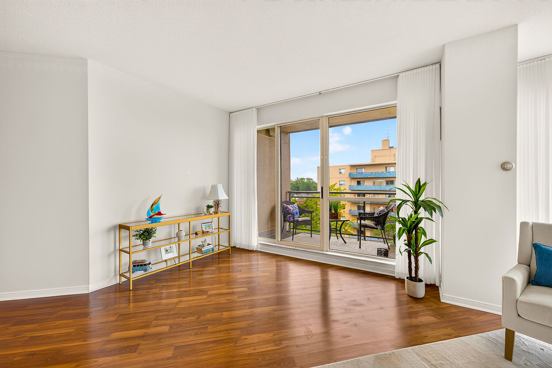  Desirable Waterfront Condo - 物件實景