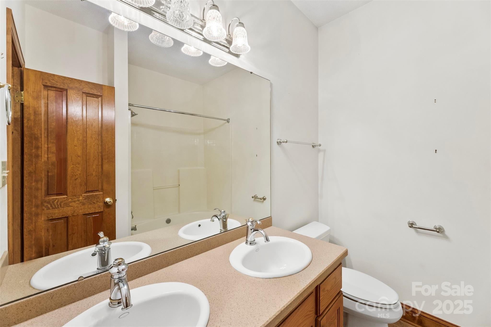 Lincolnton, North Carolina, 28092, United States, 3 Bedrooms Bedrooms, ,3 BathroomsBathrooms,Residential,For Sale,1910907