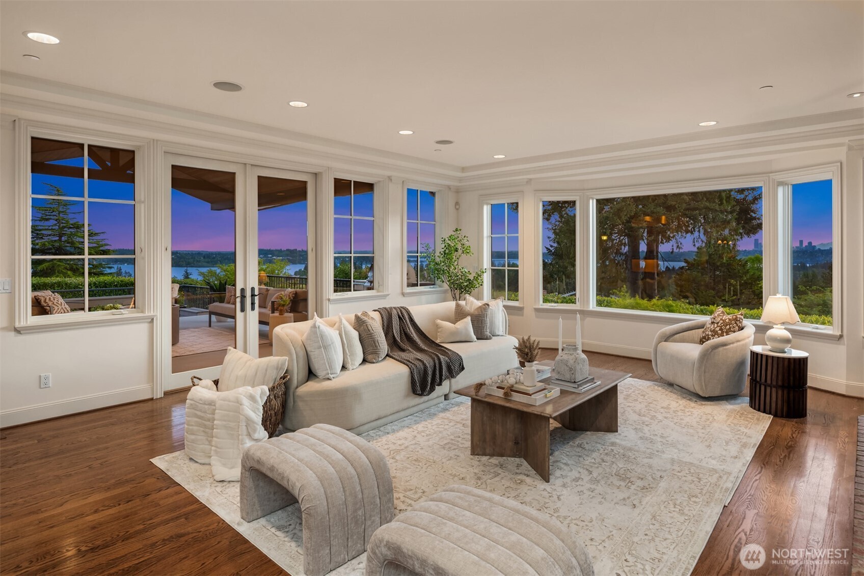 Clyde Hill, Washington, 98004, United States, 4 Bedrooms Bedrooms, ,4 BathroomsBathrooms,Residential,For Sale,1805060