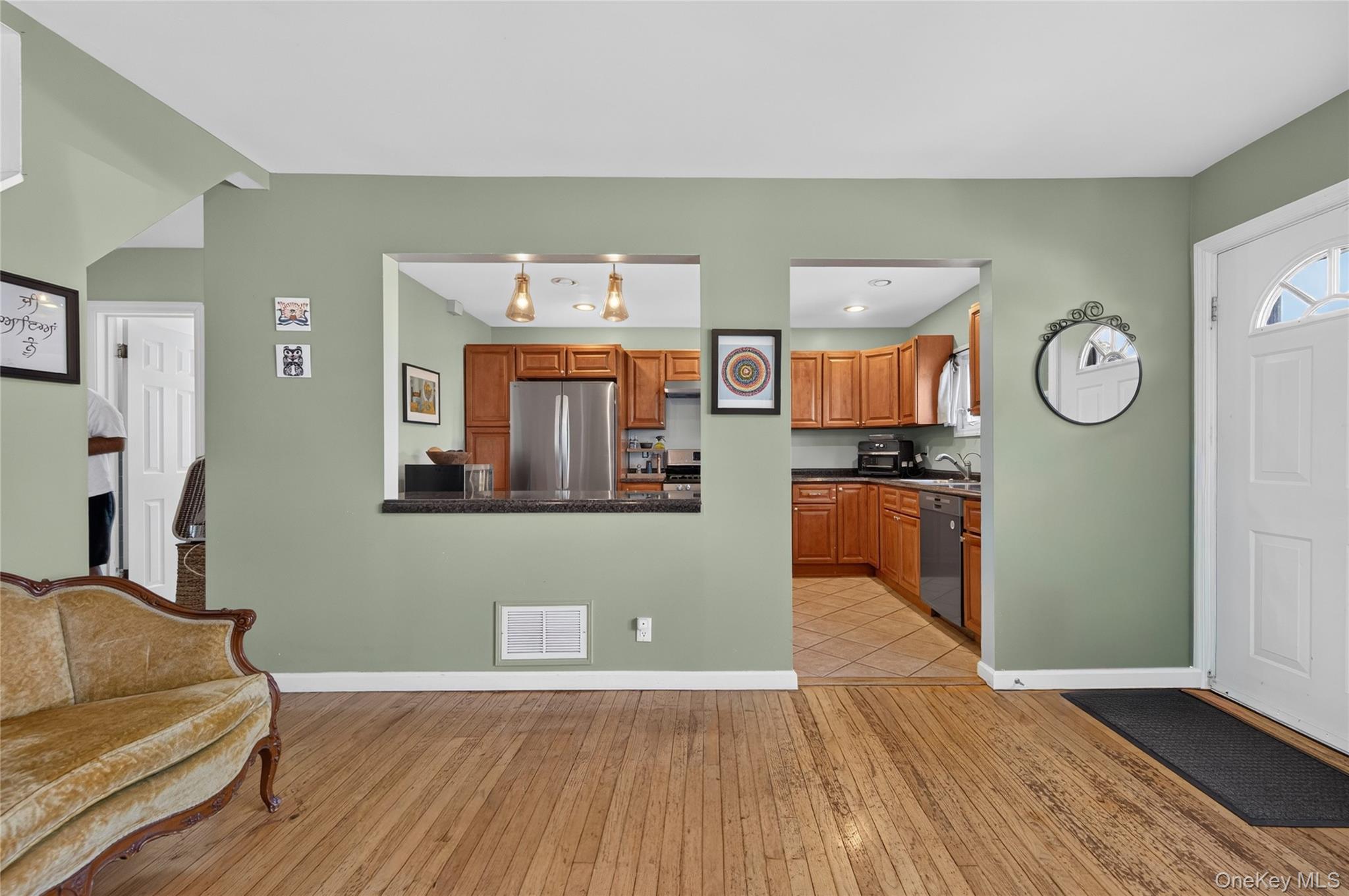  120 Bert Avenue, Westbury, NY, 11590 - 物件實景