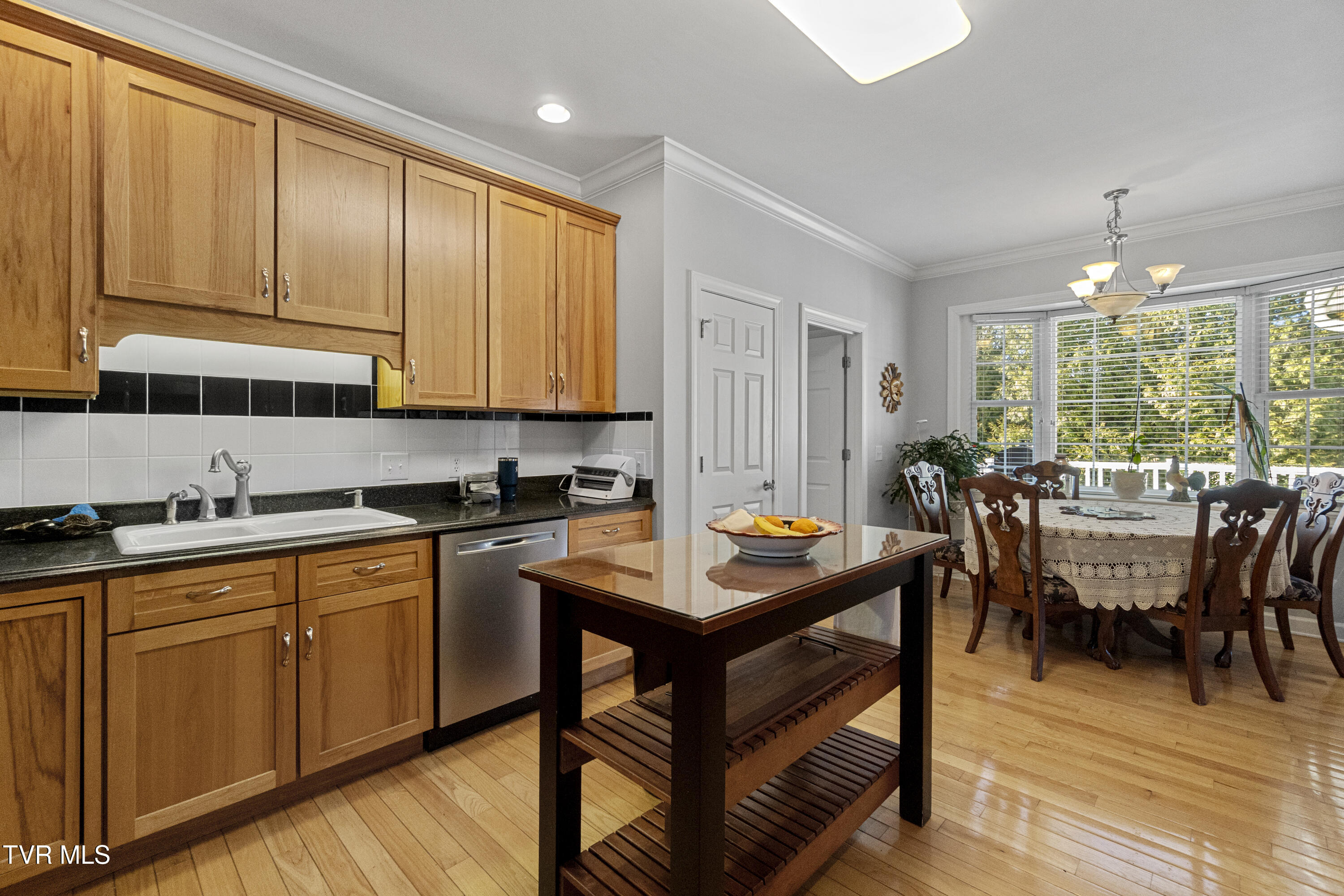 Greeneville, Tennessee, 37745, United States, 5 Bedrooms Bedrooms, ,5 BathroomsBathrooms,Residential,For Sale,2012581