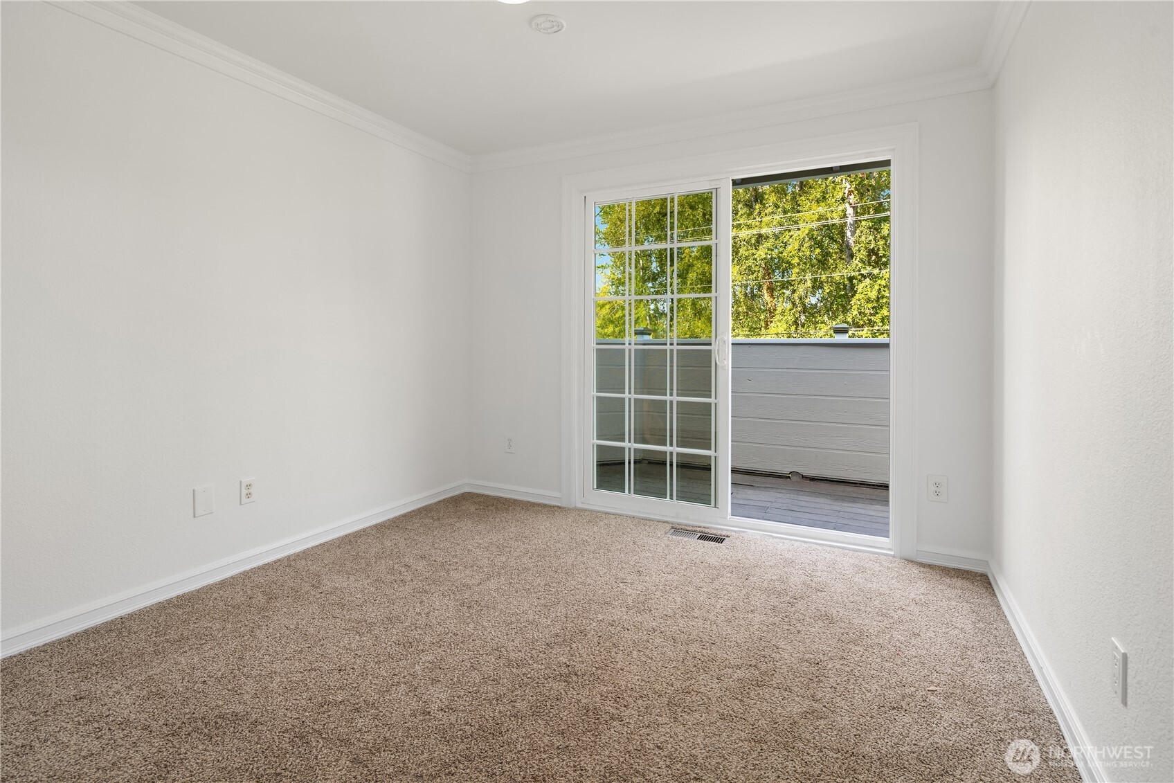 Kirkland, Washington, 98033, United States, 4 Bedrooms Bedrooms, ,2 BathroomsBathrooms,Residential,For Sale,1938855