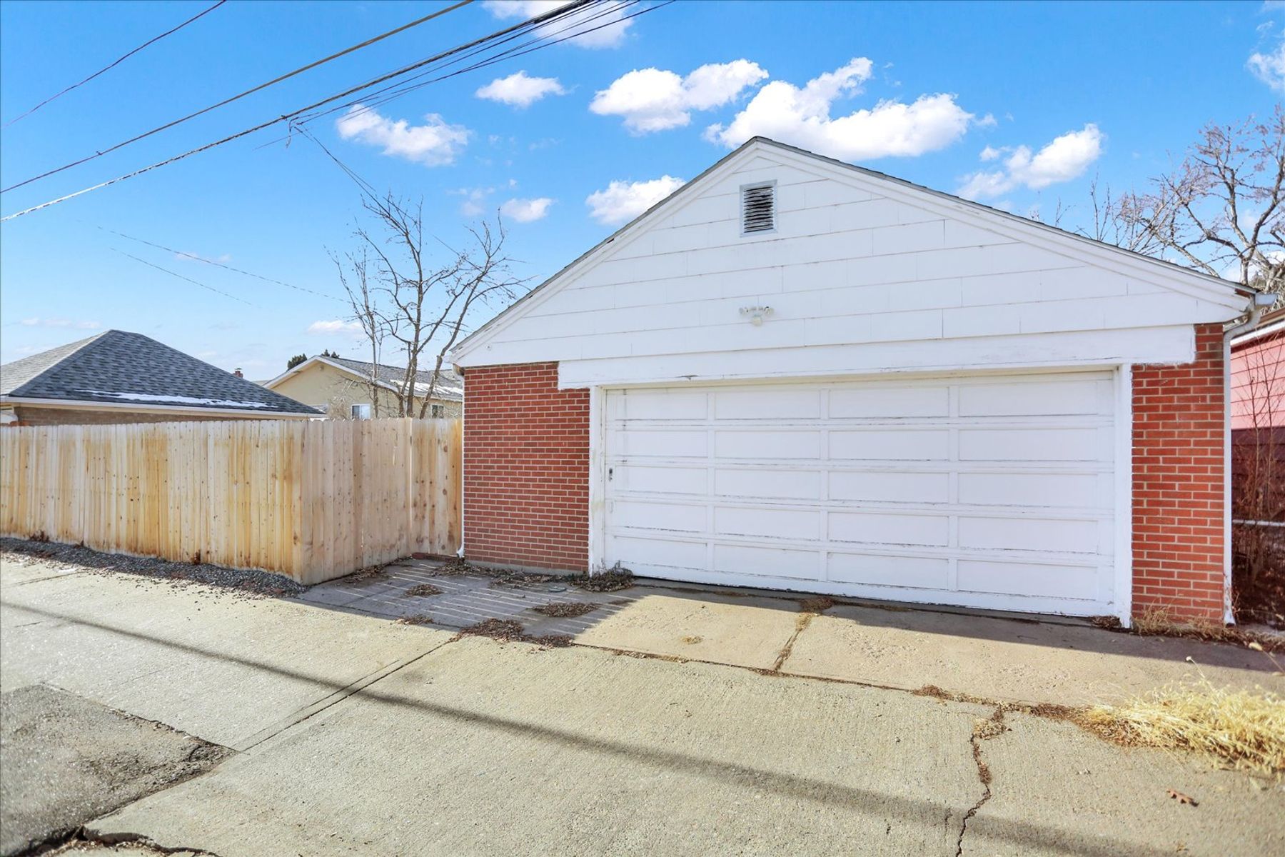  Athmar Park Gem: Newly Remodeled 3-Bed with Basement, Yard & Oversized Garage - 物件實景