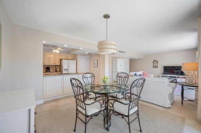 CLEARWATER BEACH, Florida, 33767, United States, 2 Bedrooms Bedrooms, ,2 BathroomsBathrooms,Residential,For Sale,1977587