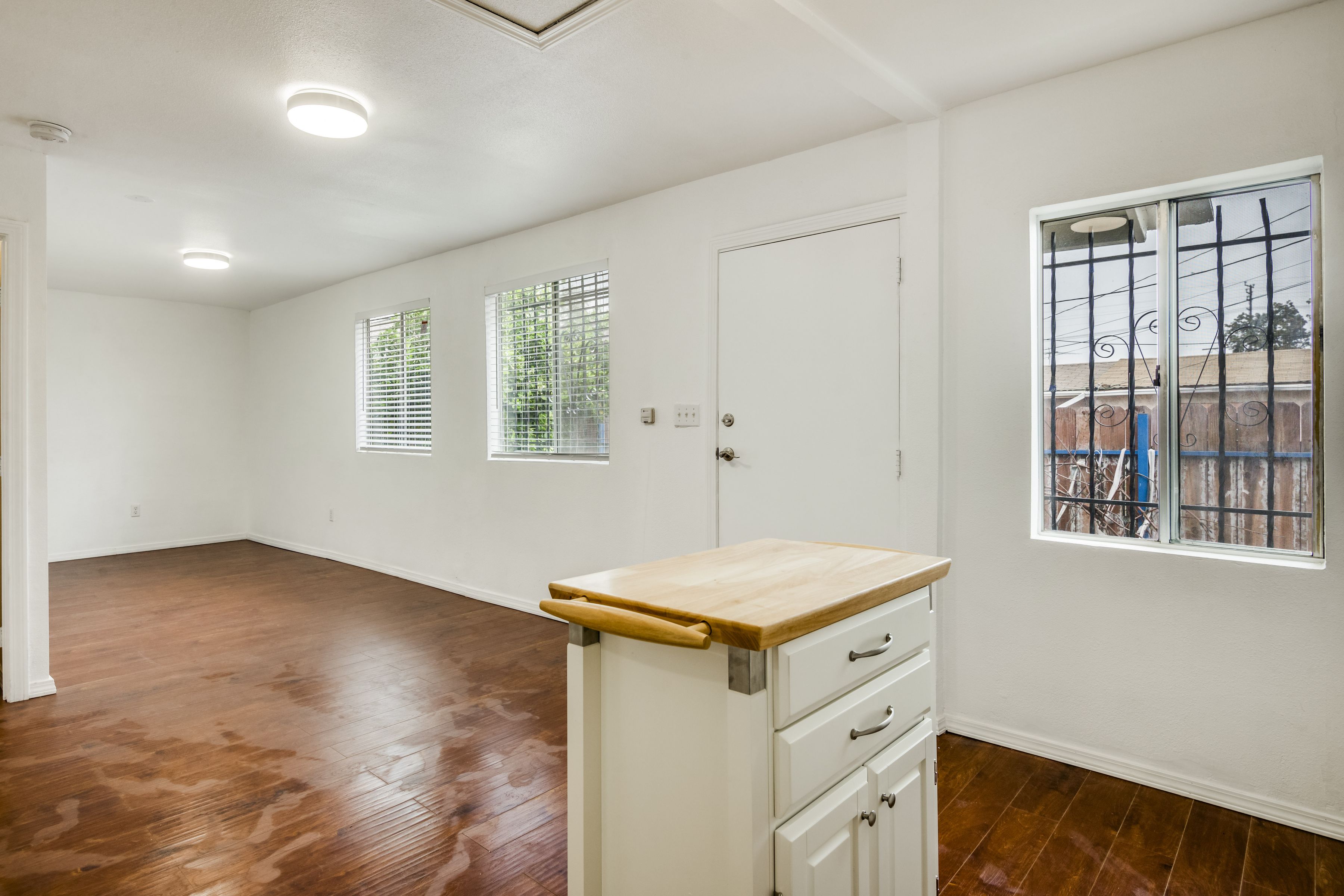  1742 W 36th St - 物件實景