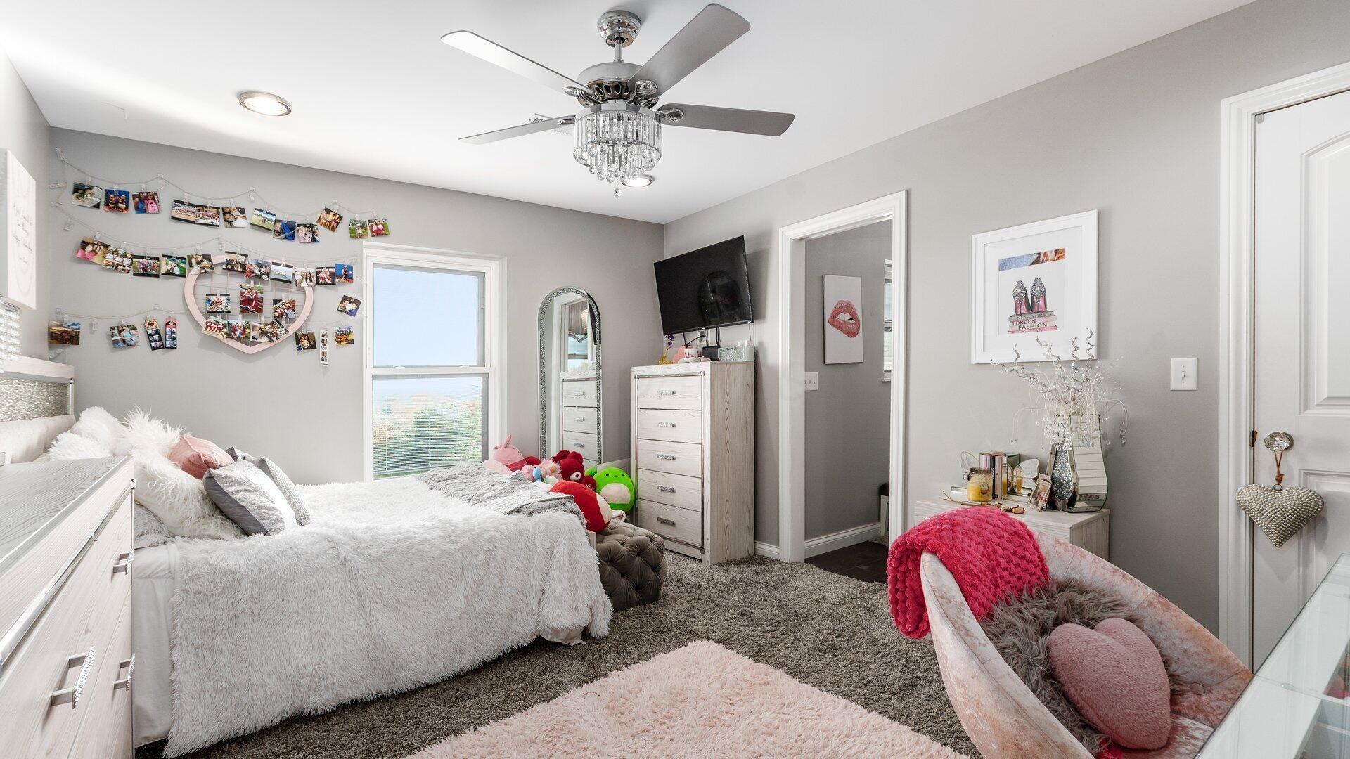 Hebron, Ohio, 43025, United States, 5 Bedrooms Bedrooms, ,5 BathroomsBathrooms,Residential,For Sale,1988631