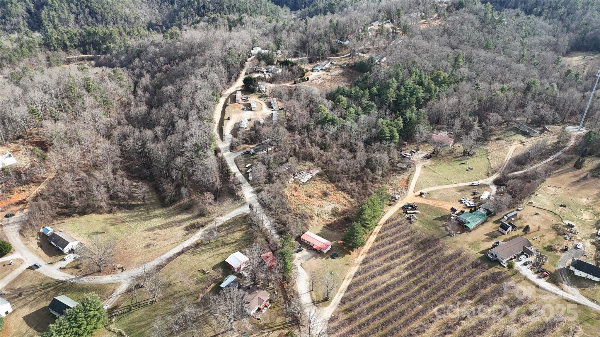 Flat Rock, North Carolina, 28731, United States, 3 Bedrooms Bedrooms, ,2 BathroomsBathrooms,Residential,For Sale,1983632