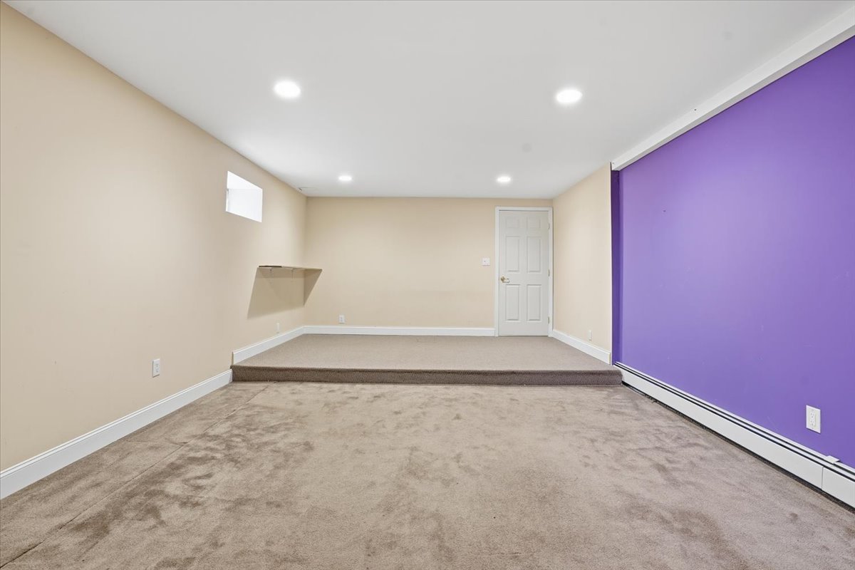 Milford, Pennsylvania, 18337, United States, 4 Bedrooms Bedrooms, ,3 BathroomsBathrooms,Residential,For Sale,2013781