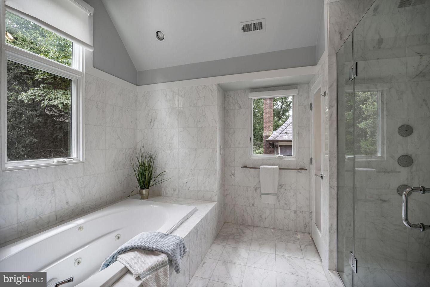 Washington, District of Columbia, 20016, United States, 5 Bedrooms Bedrooms, ,6 BathroomsBathrooms,Residential,For Sale,1896889
