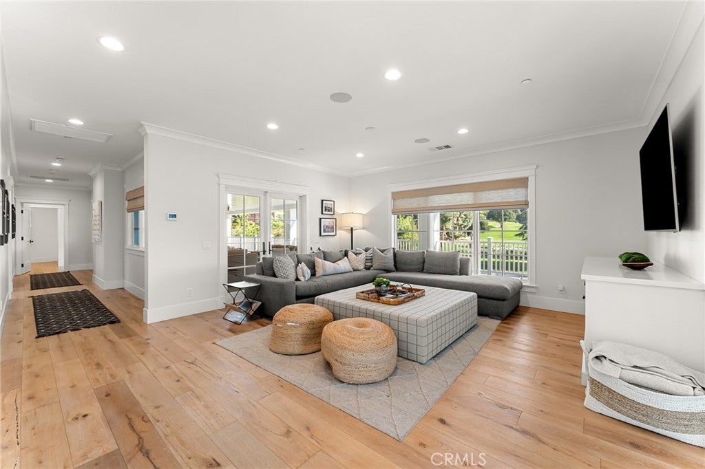 Redlands, California, 92373, United States, 5 Bedrooms Bedrooms, ,6 BathroomsBathrooms,Residential,For Sale,1984155