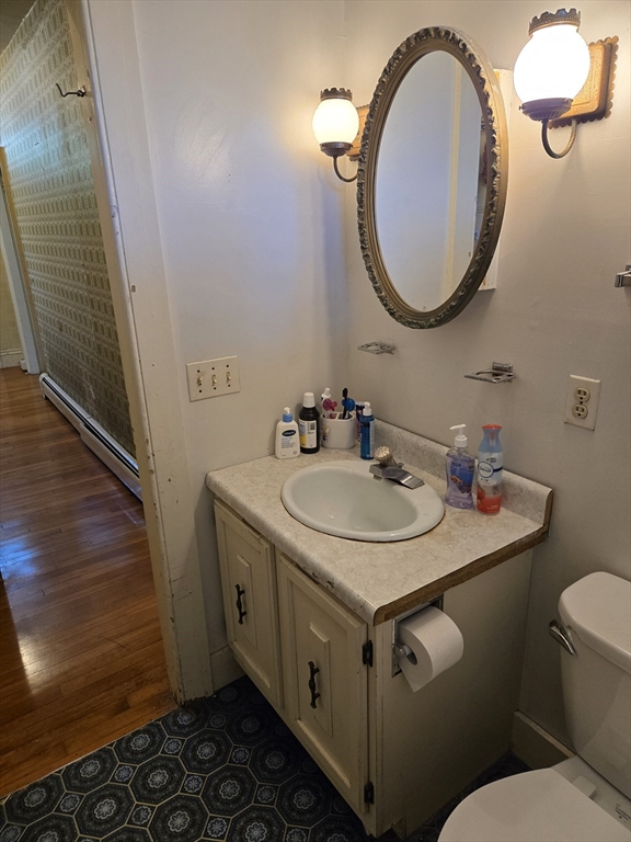 Amherst, Massachusetts, 01002, United States, 5 Bedrooms Bedrooms, ,2 BathroomsBathrooms,Residential,For Sale,1979386