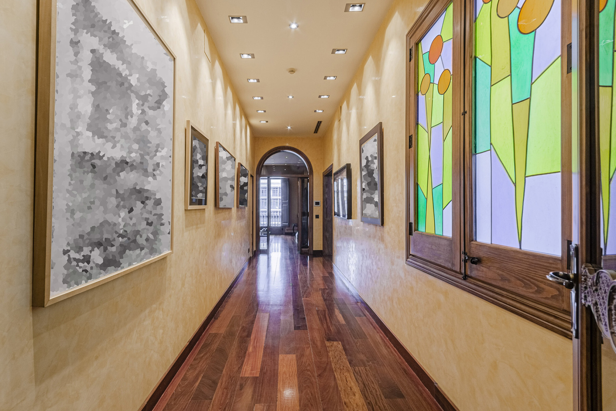  Impressive duplex adjacent to Gaudí
