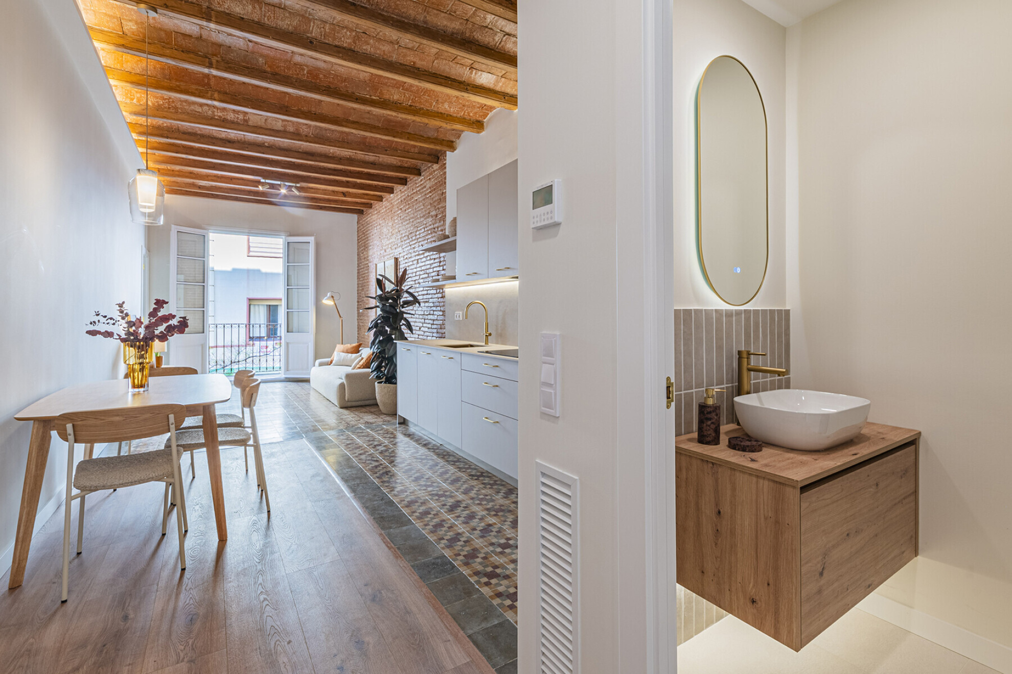  Brand new renovated apartment with terrace and designer furniture - 物件實景