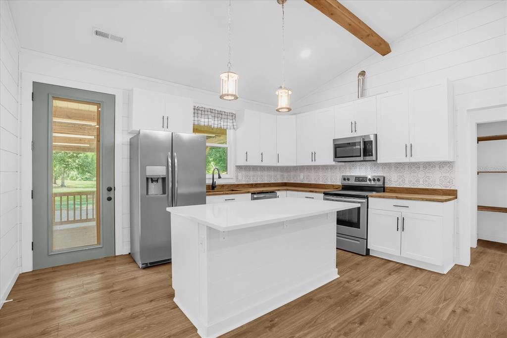 Lakeland, Florida, 33809, United States, 3 Bedrooms Bedrooms, ,2 BathroomsBathrooms,Residential,For Sale,1925749