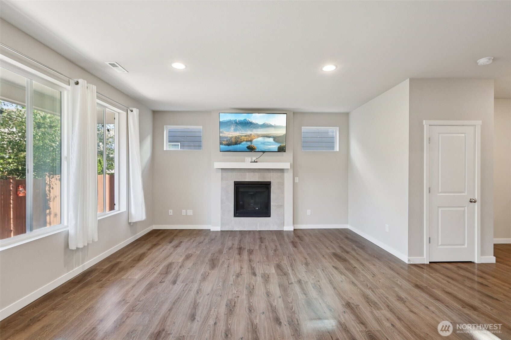 Marysville, Washington, 98271, United States, 3 Bedrooms Bedrooms, ,3 BathroomsBathrooms,Residential,For Sale,1894343