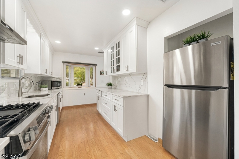 Parsippany-Troy Hills Twp., New Jersey, 07054, United States, 3 Bedrooms Bedrooms, ,2 BathroomsBathrooms,Residential,For Sale,1947046