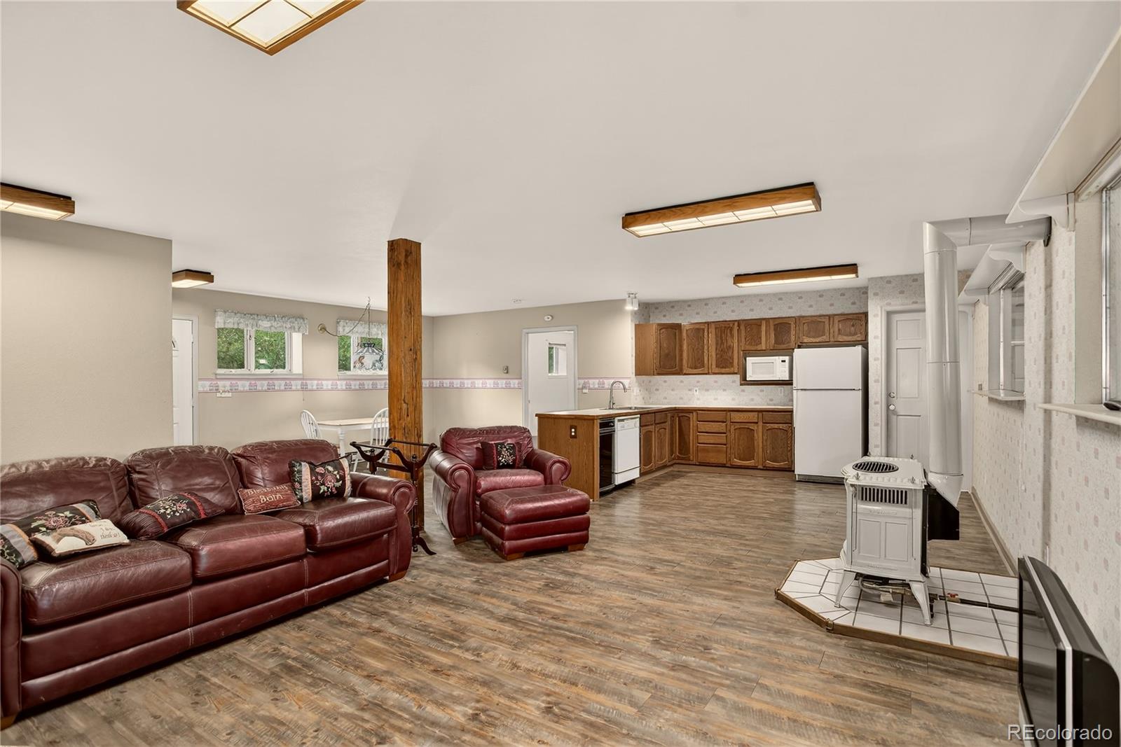 Evergreen, Colorado, 80439, United States, 2 Bedrooms Bedrooms, ,4 BathroomsBathrooms,Residential,For Sale,1951155