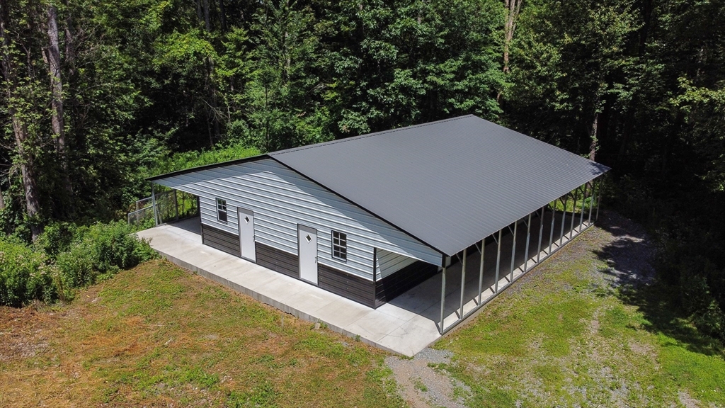 Hardwick, Massachusetts, 01037, United States, 5 Bedrooms Bedrooms, ,5 BathroomsBathrooms,Residential,For Sale,1904254