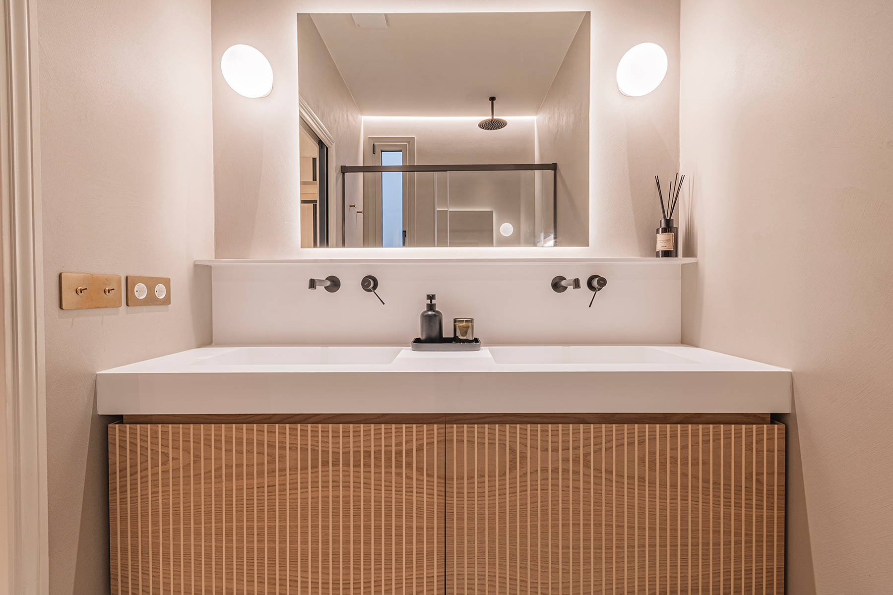  Designer Upper-Floor Apartment with Private Terrace in the Quadrat d’Or - 物件實景