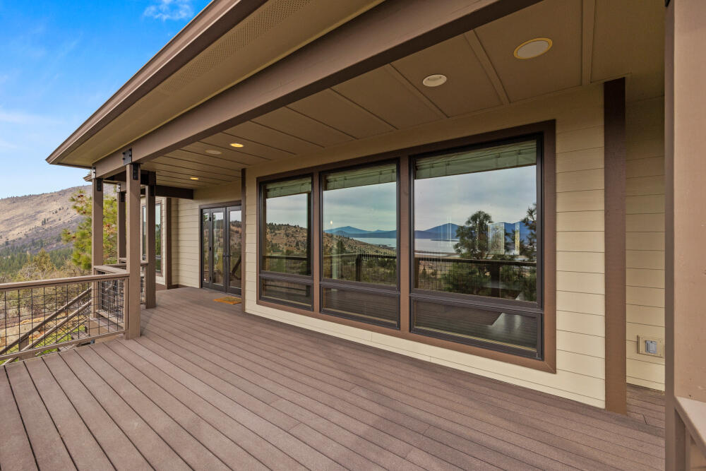 Klamath Falls, Oregon, 97601, United States, 4 Bedrooms Bedrooms, ,3 BathroomsBathrooms,Residential,For Sale,1987766