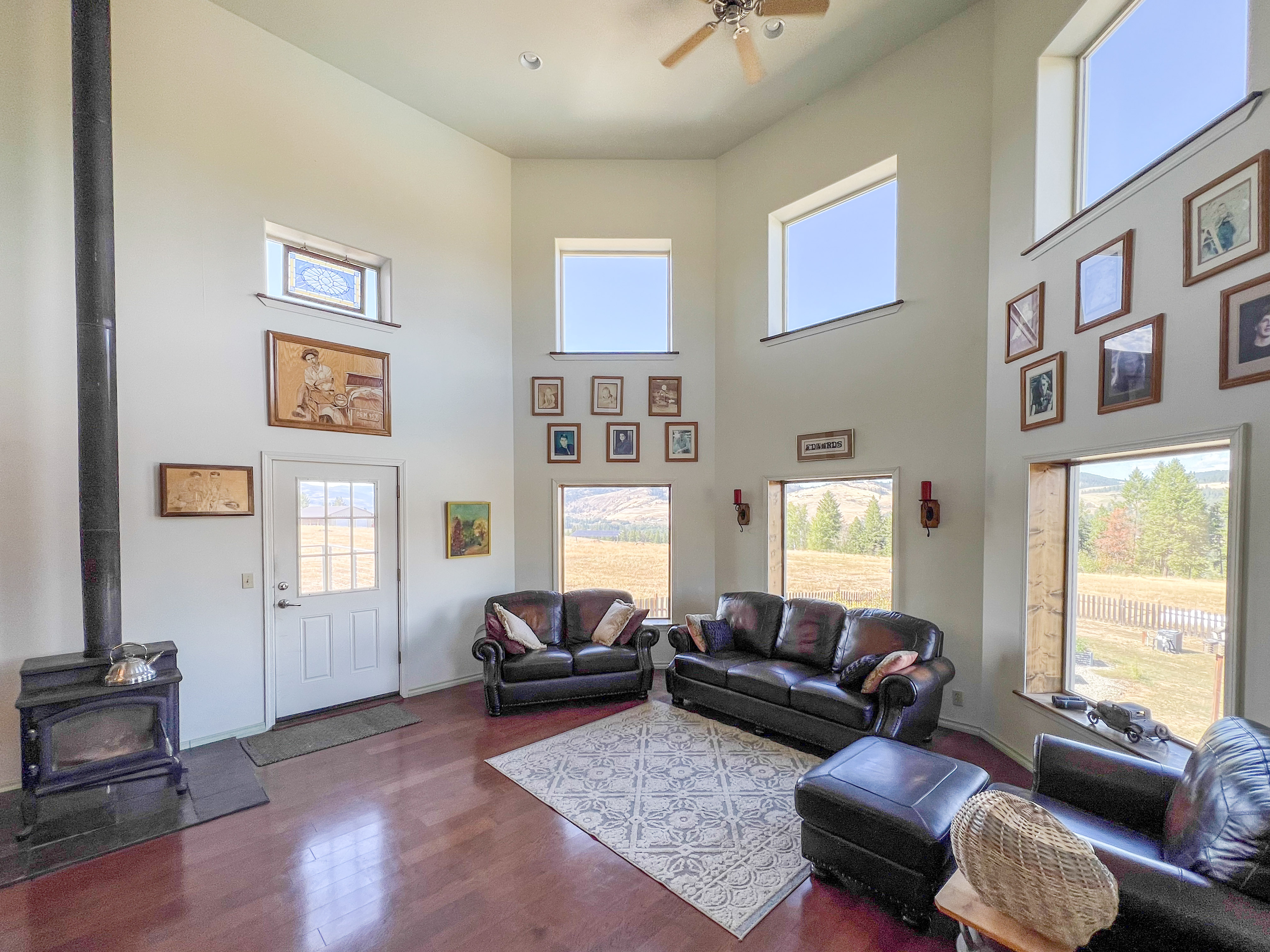 Kettle Falls, Washington, 99141, United States, 4 Bedrooms Bedrooms, ,4 BathroomsBathrooms,Residential,For Sale,1984366