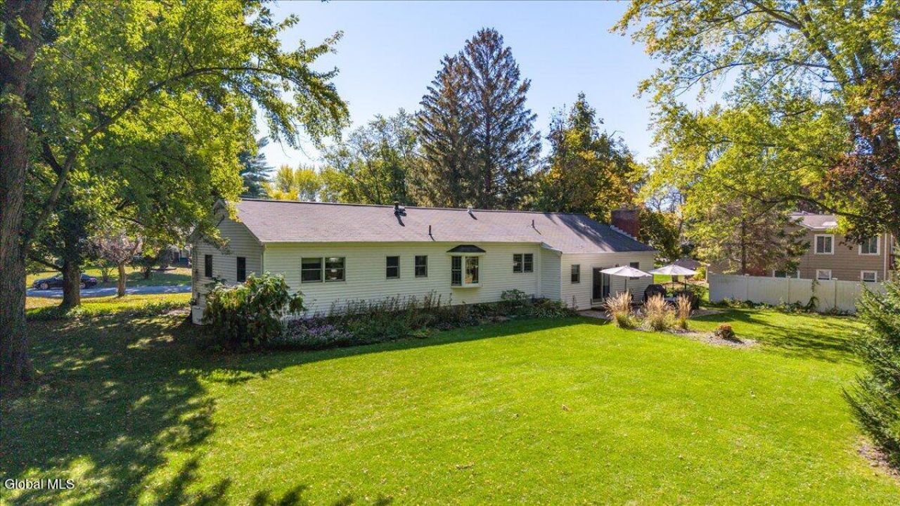 Clifton Park, New York, 12065, United States, 4 Bedrooms Bedrooms, ,3 BathroomsBathrooms,Residential,For Sale,1968691