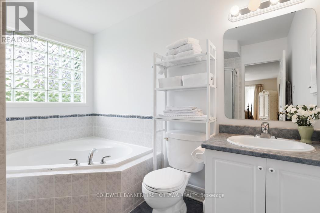 Ottawa, Ontario, K2S 1Z6, CA, 3 Bedrooms Bedrooms, ,3 BathroomsBathrooms,Residential,For Sale,1906768