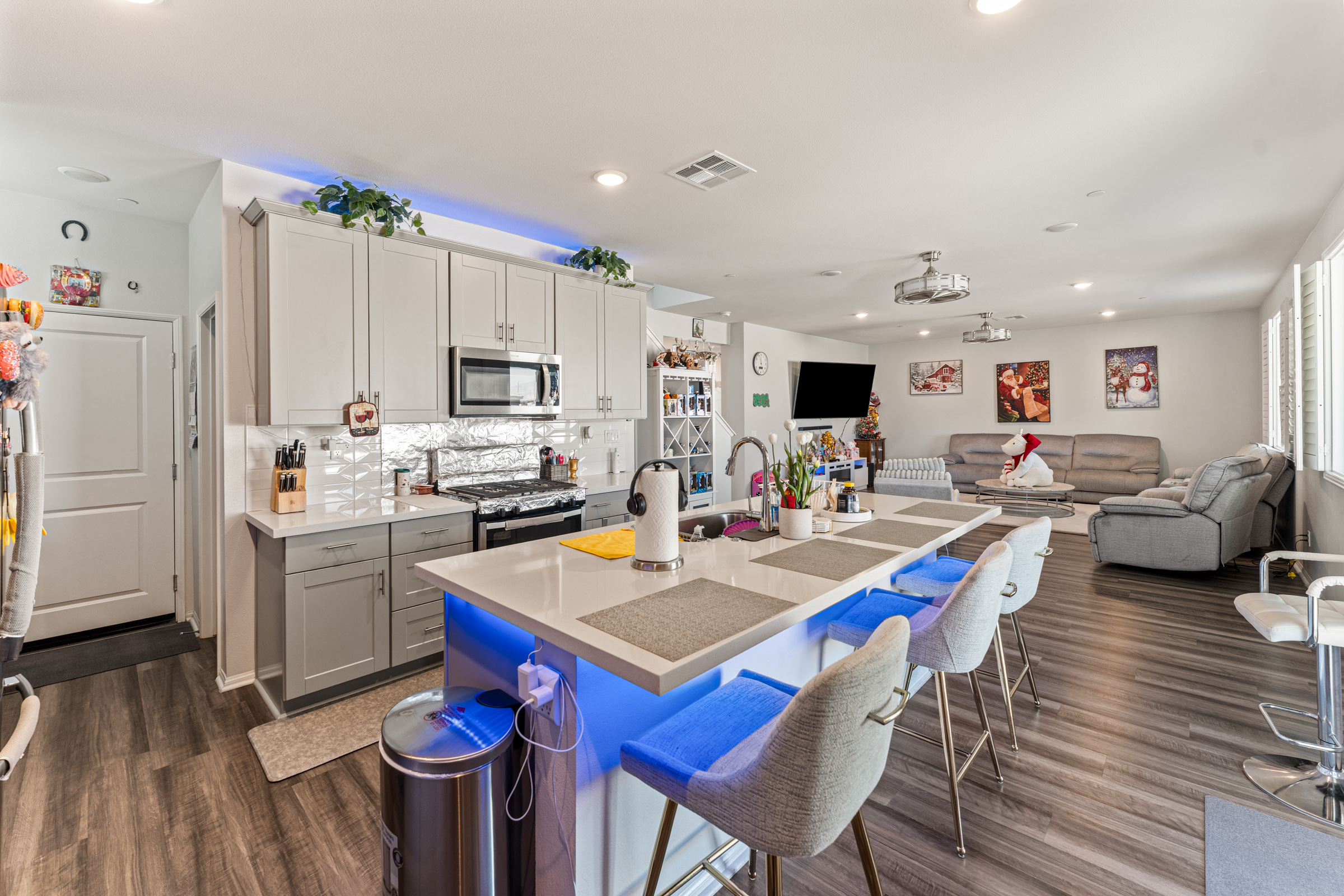 Riverside, California, 92503, United States, 5 Bedrooms Bedrooms, ,3 BathroomsBathrooms,Residential,For Sale,1989853