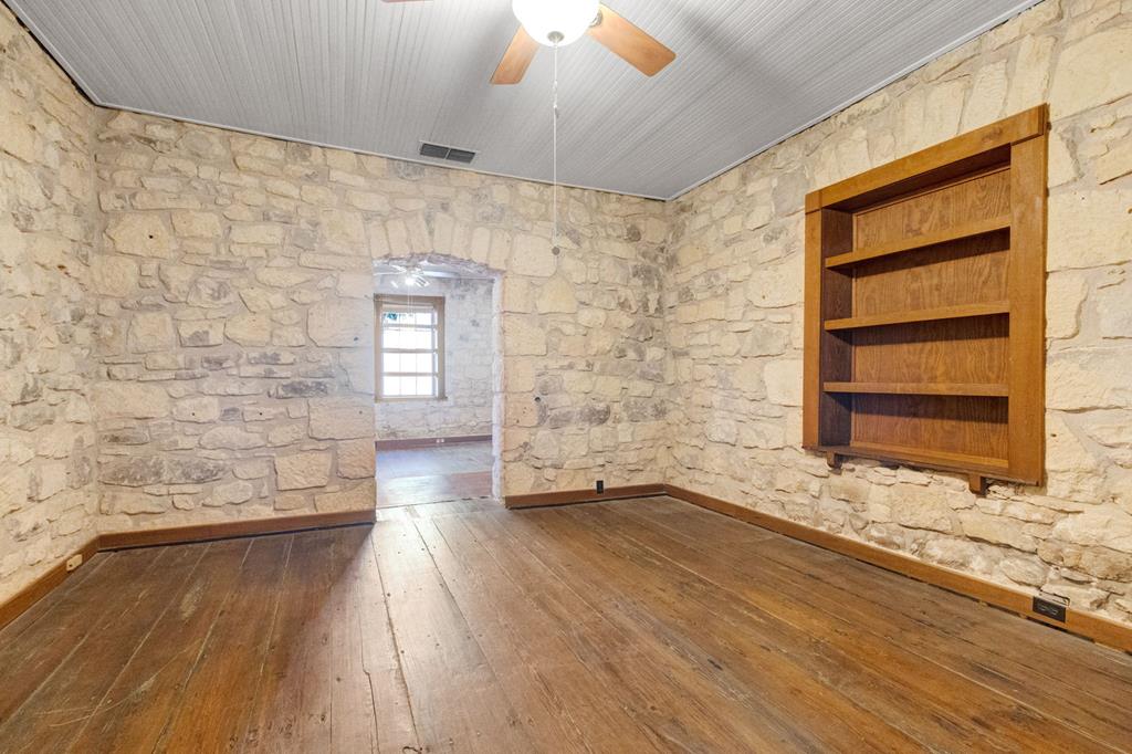 Fredericksburg, Texas, 78624, United States, 5 Bedrooms Bedrooms, ,4 BathroomsBathrooms,Residential,For Sale,1981839