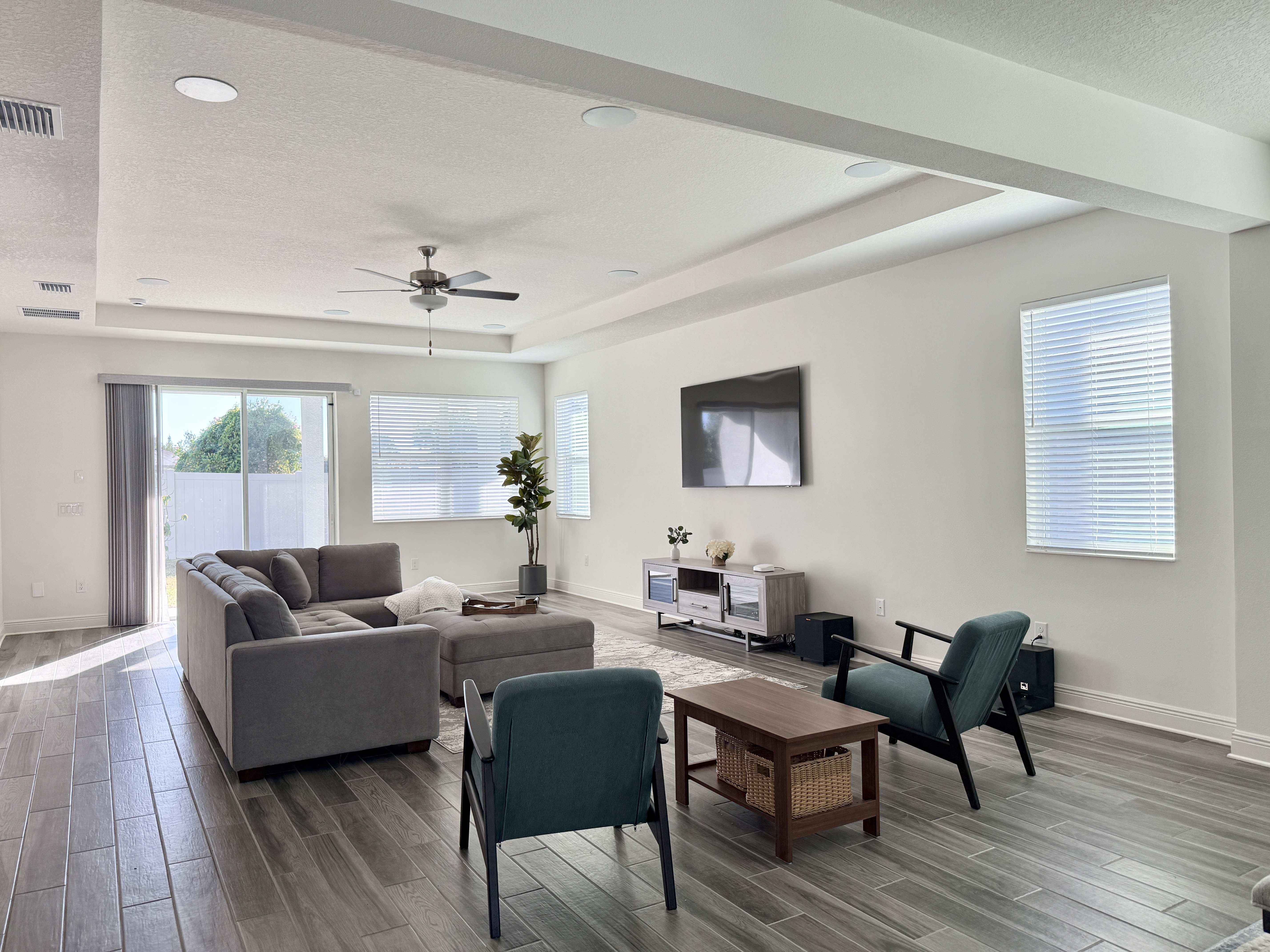 Seffner, Florida, 33584, United States, 4 Bedrooms Bedrooms, ,3 BathroomsBathrooms,Residential,For Sale,1979664