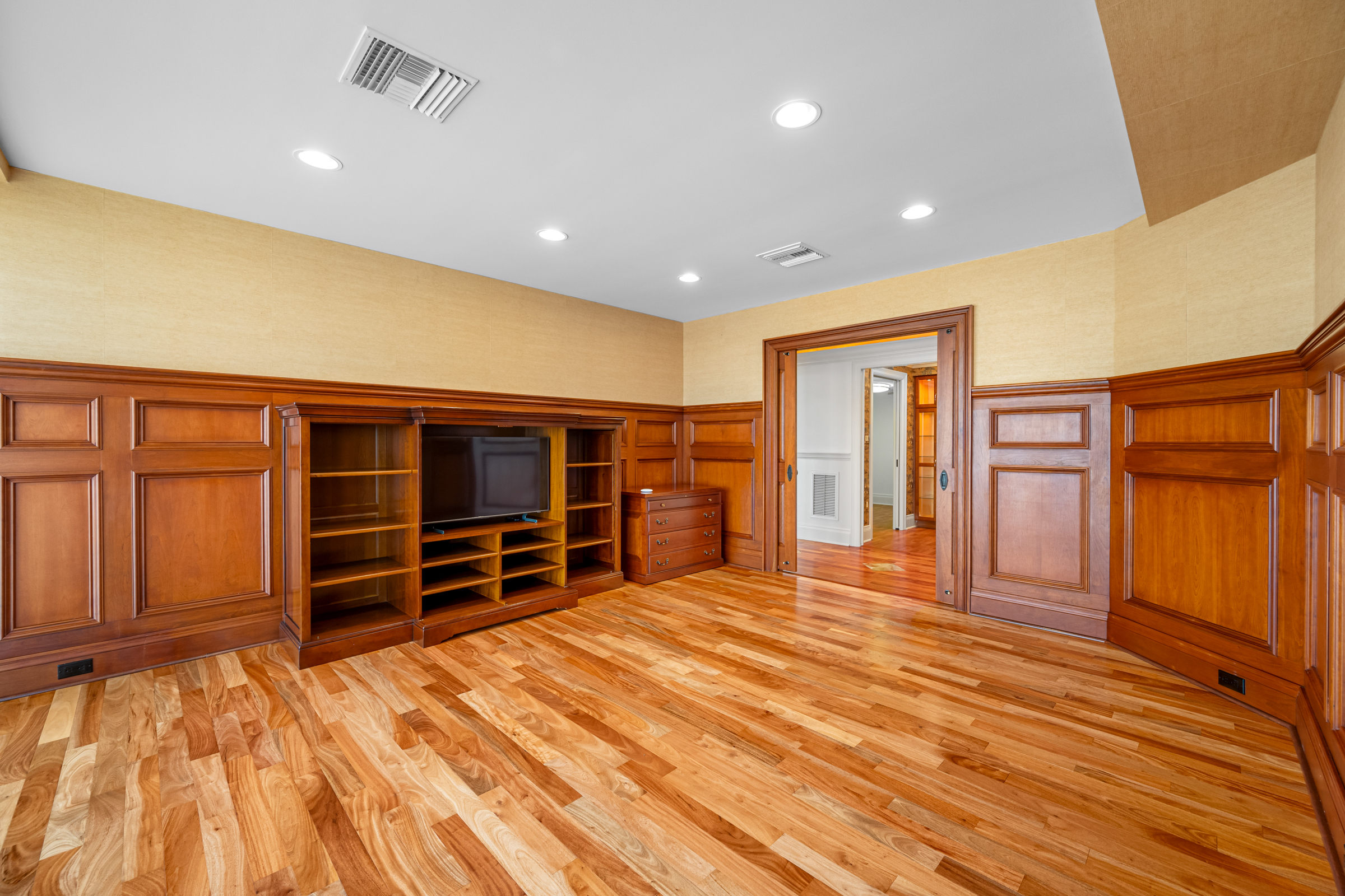 Treasure Island, Florida, 33706, United States, 2 Bedrooms Bedrooms, ,4 BathroomsBathrooms,Residential,For Sale,1830470