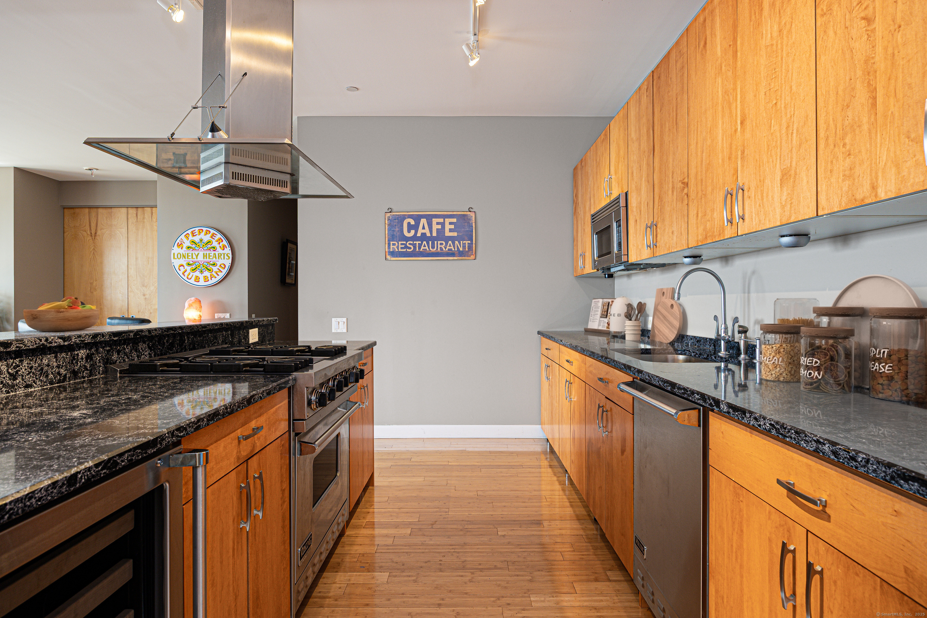 Norwalk, Connecticut, 06854, United States, 3 Bedrooms Bedrooms, ,3 BathroomsBathrooms,Residential,For Sale,1987967