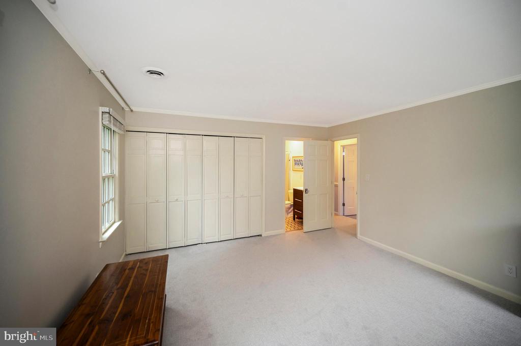 Fredericksburg, Virginia, 22405, United States, 5 Bedrooms Bedrooms, ,5 BathroomsBathrooms,Residential,For Sale,1825163