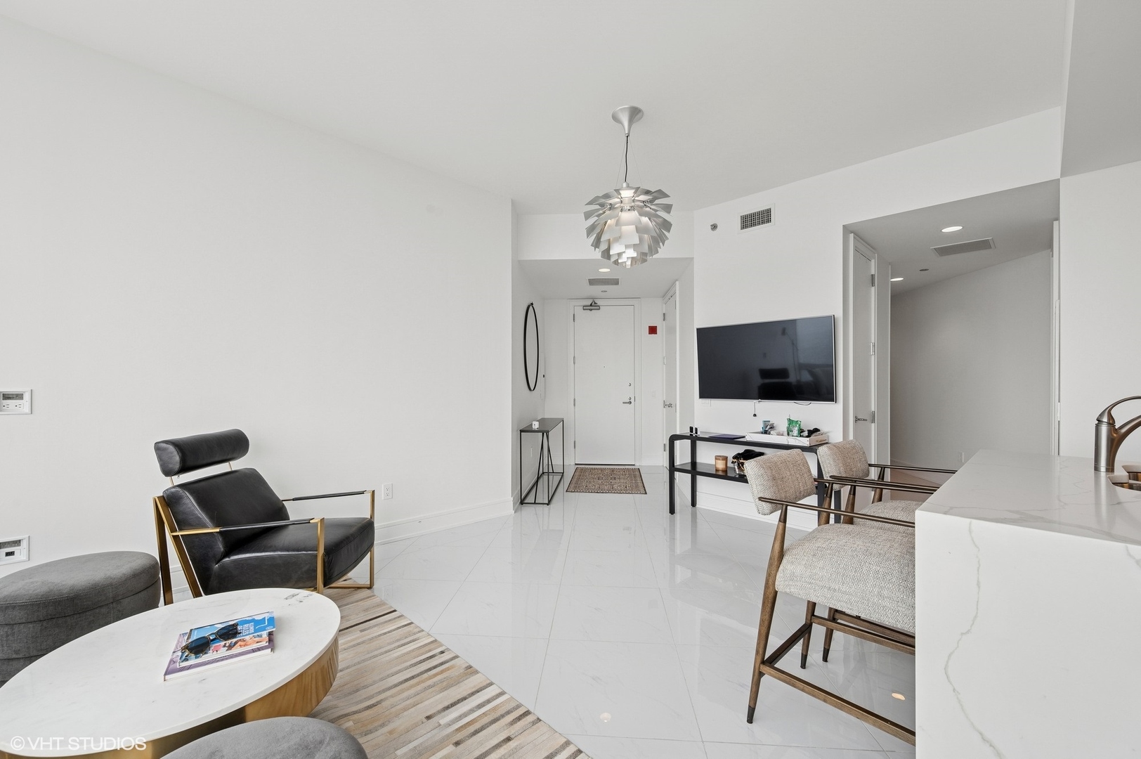 Chicago, Illinois, 60611, United States, 1 Bedroom Bedrooms, ,2 BathroomsBathrooms,Residential,For Sale,1849718