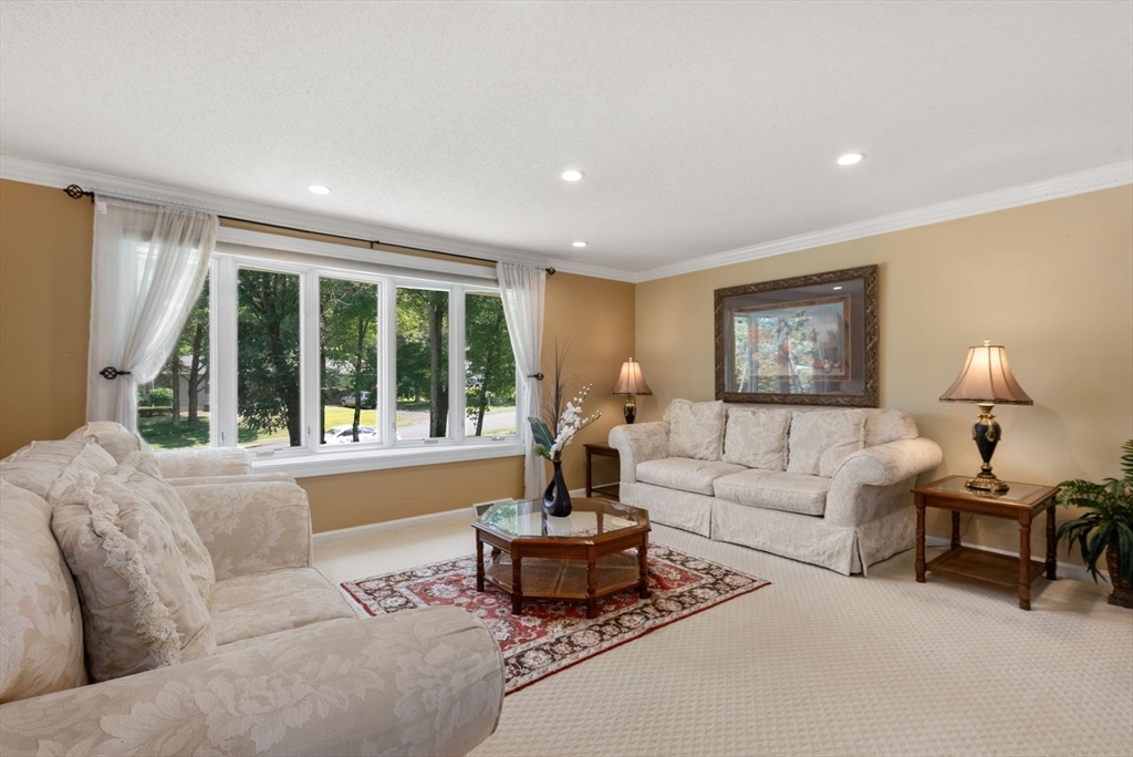 Agawam, Massachusetts, 01030, United States, 4 Bedrooms Bedrooms, ,3 BathroomsBathrooms,Residential,For Sale,1933274