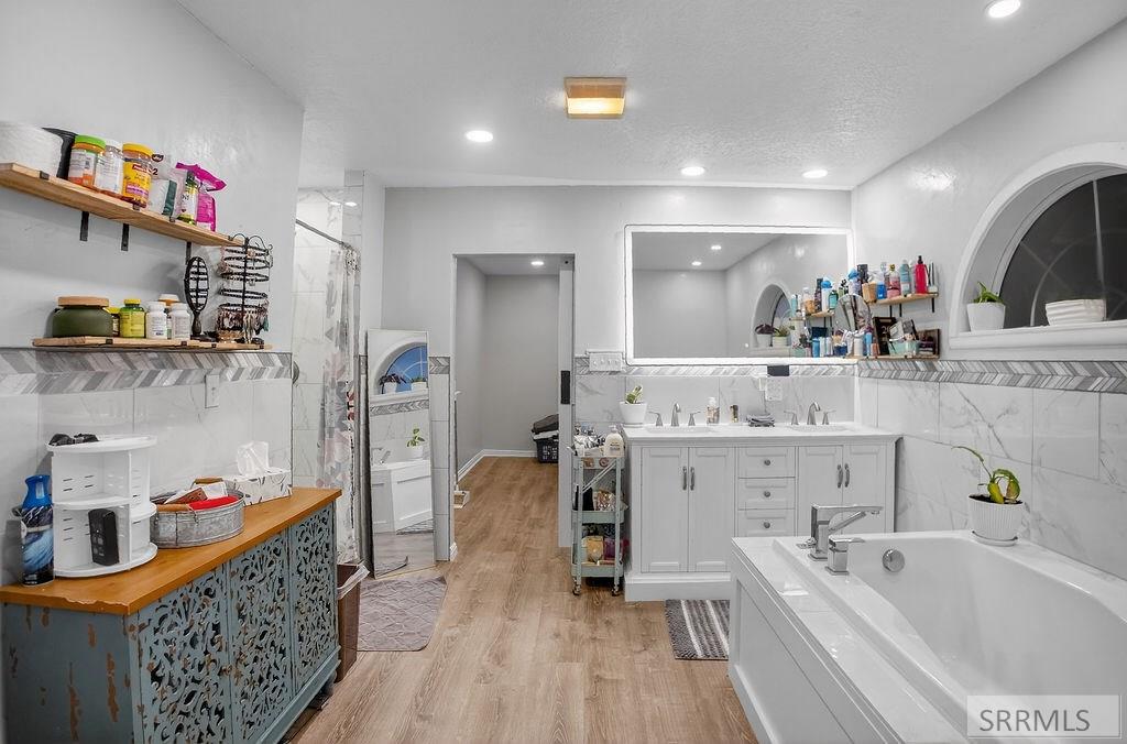 POCATELLO, Idaho, 83202, United States, 6 Bedrooms Bedrooms, ,4 BathroomsBathrooms,Residential,For Sale,1977598