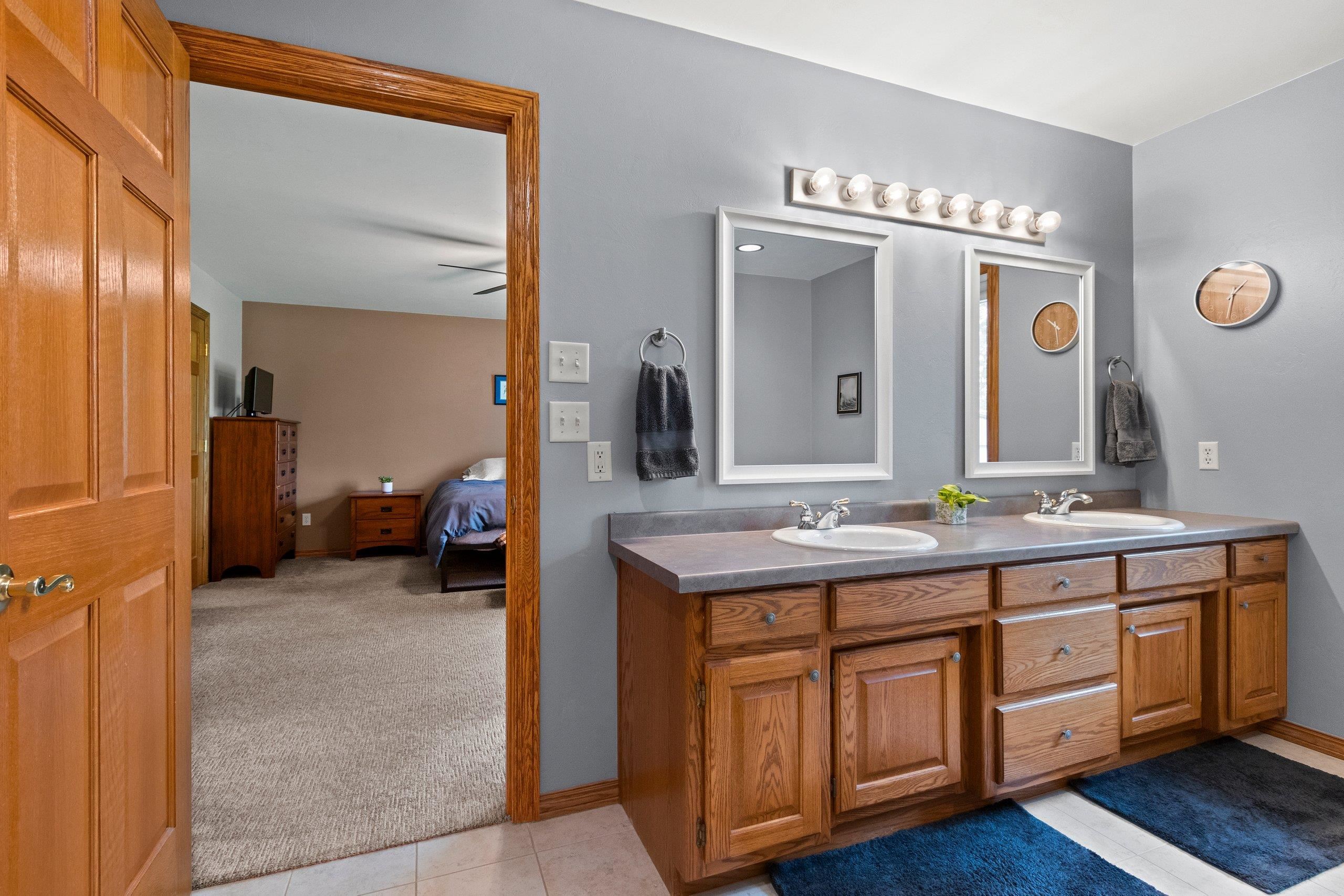 DE PERE, Wisconsin, 54115, United States, 3 Bedrooms Bedrooms, ,4 BathroomsBathrooms,Residential,For Sale,1912239