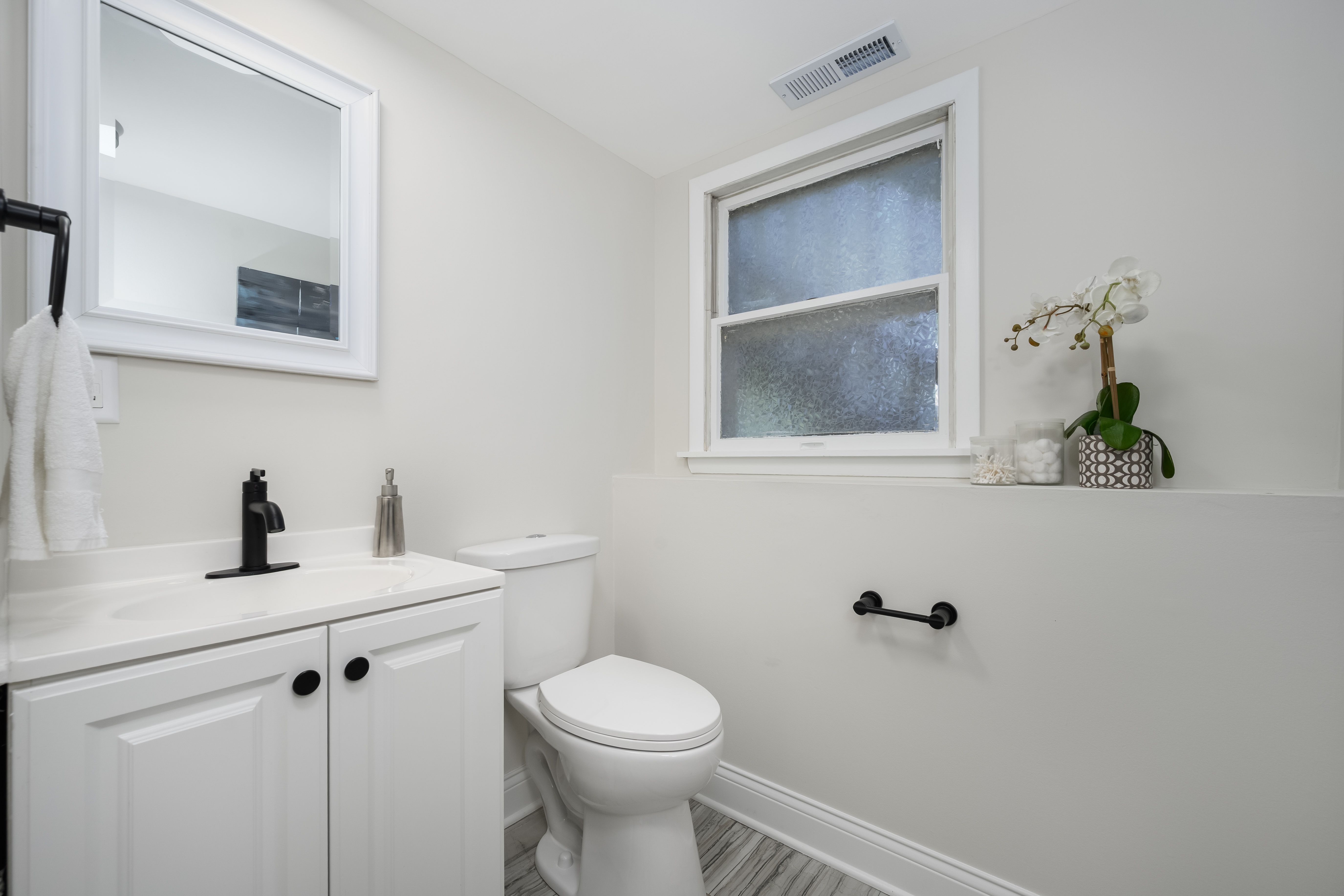  Welcome to This Beautifully Updated Split-Level Home in Richton Park - 物件實景