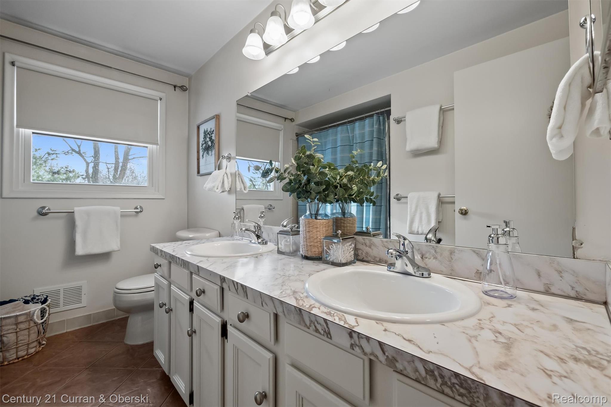 Northville, Michigan, 48167, United States, 5 Bedrooms Bedrooms, ,3 BathroomsBathrooms,Residential,For Sale,2009977