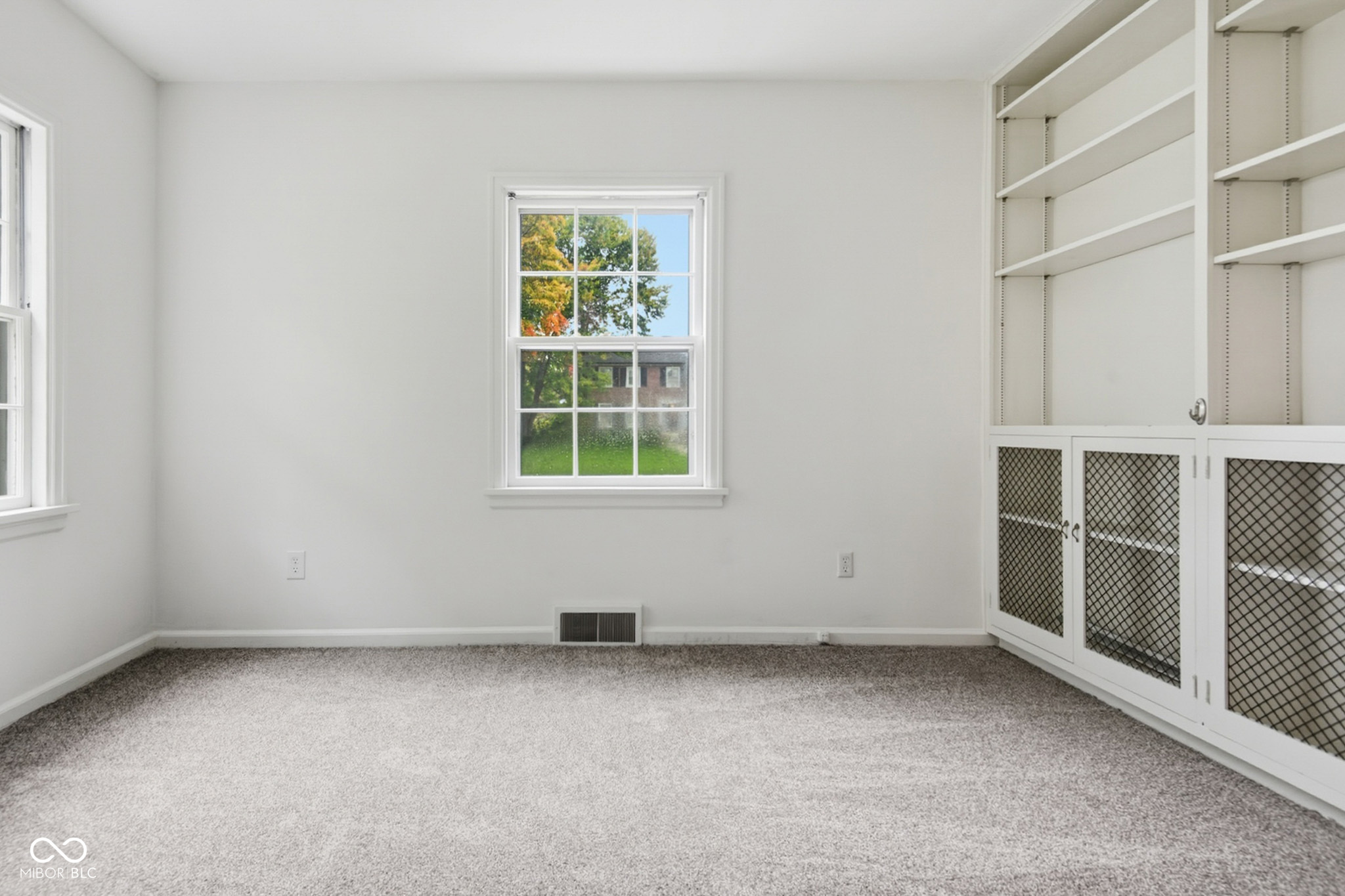 Columbus, Indiana, 47201, United States, 4 Bedrooms Bedrooms, ,3 BathroomsBathrooms,Residential,For Sale,1979631