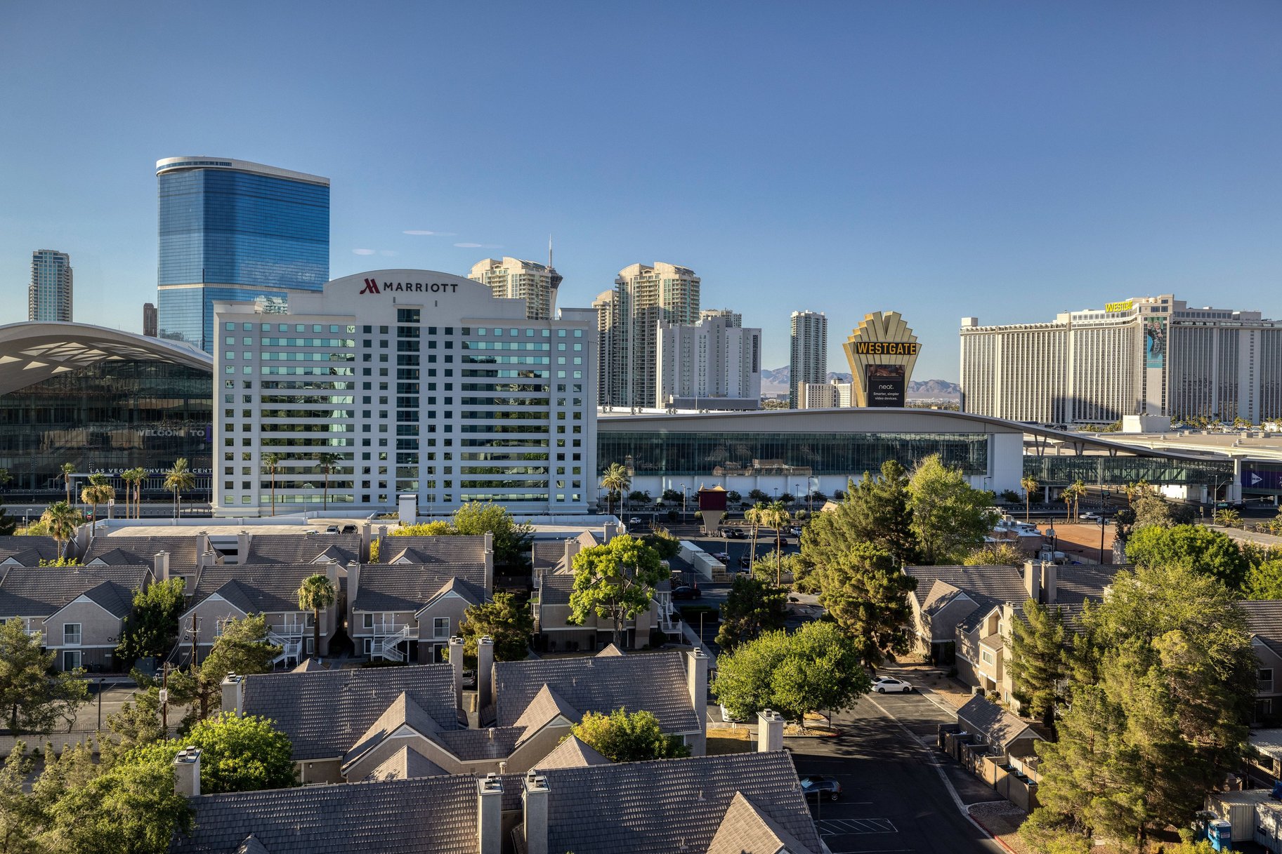  From Sunrise to Neon: Unrivaled Views of the Strip, Sphere & Valley Beyond - 物件實景