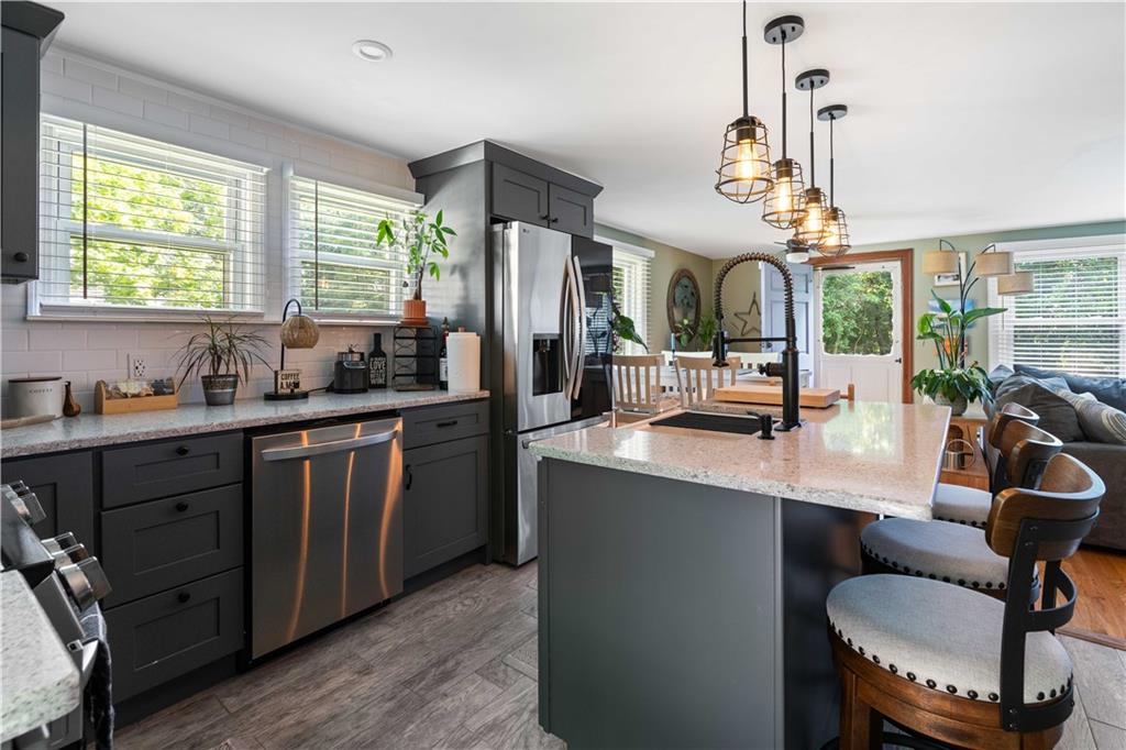 Bristol, Rhode Island, 02809, United States, 3 Bedrooms Bedrooms, ,1 BathroomBathrooms,Residential,For Sale,2002471