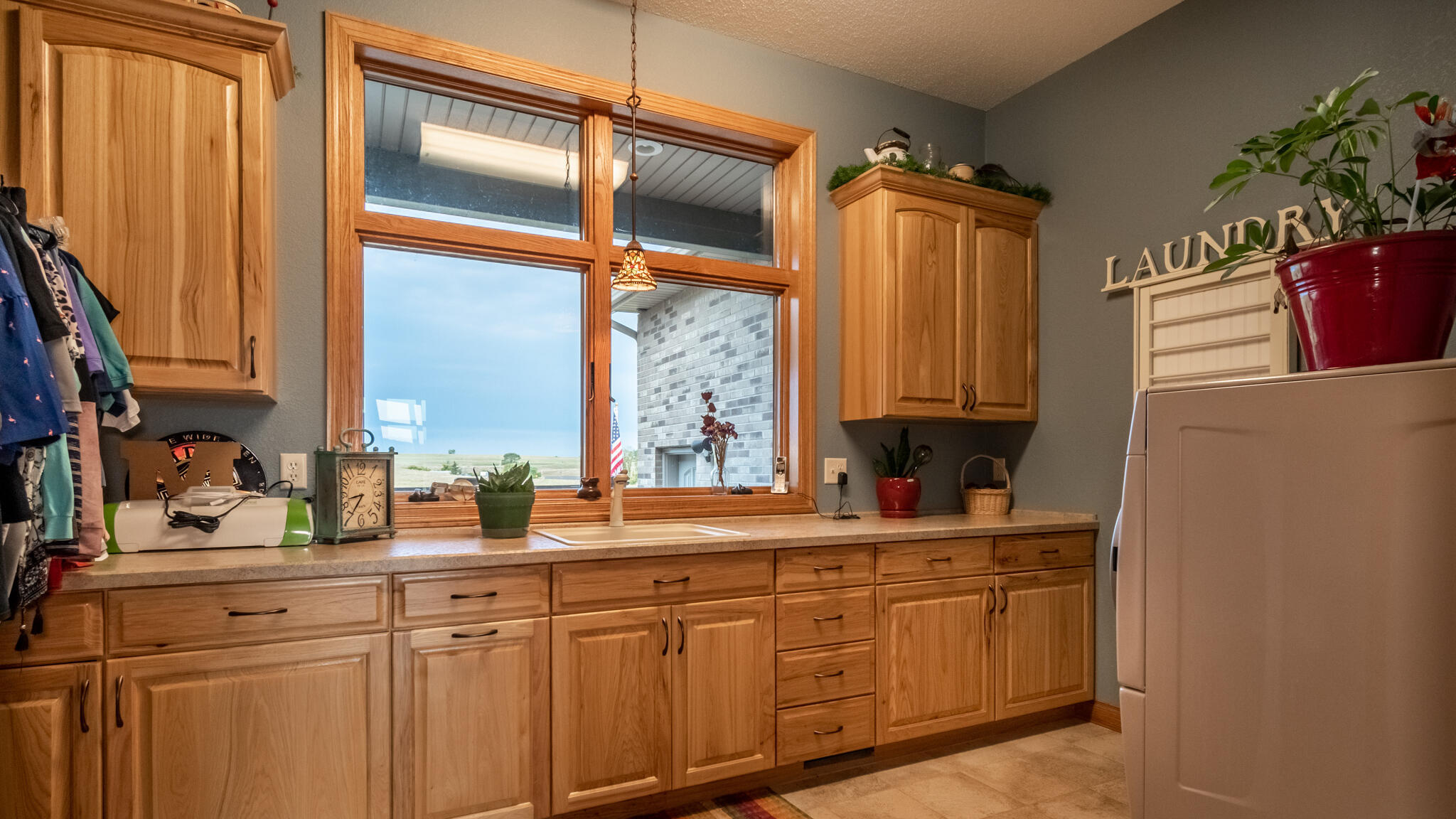 Beulah, North Dakota, 58523, United States, 4 Bedrooms Bedrooms, ,3 BathroomsBathrooms,Residential,For Sale,1780571