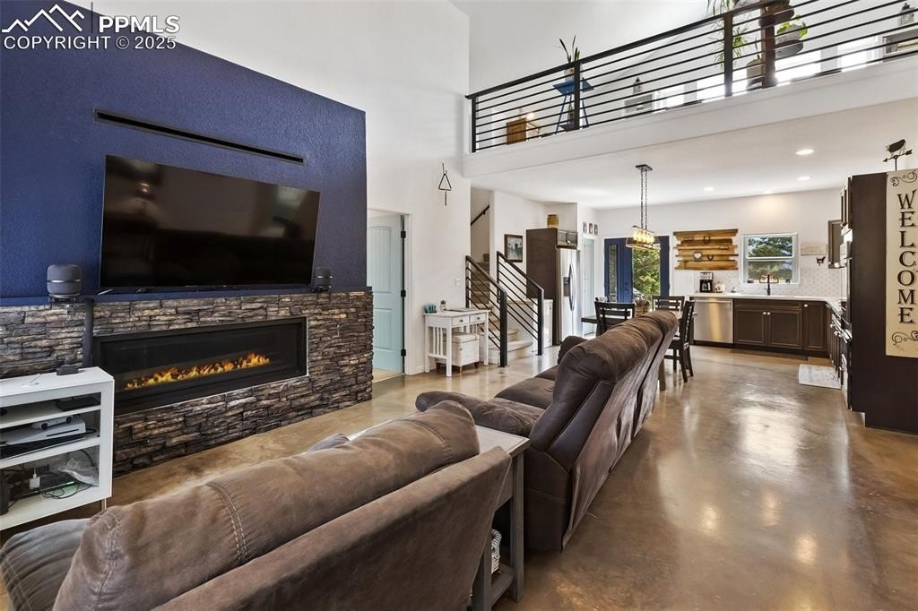 Florissant, Colorado, 80816, United States, 3 Bedrooms Bedrooms, ,2 BathroomsBathrooms,Residential,For Sale,1882650