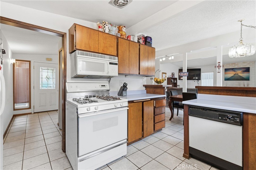 Jurupa Valley, California, 92509, United States, 4 Bedrooms Bedrooms, ,3 BathroomsBathrooms,Residential,For Sale,2044846